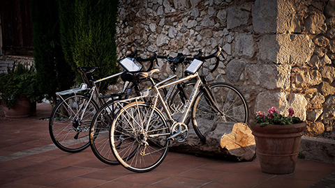 Ponemos bicicletas a tu disposición para adentrarte en los secretos de la comarca.